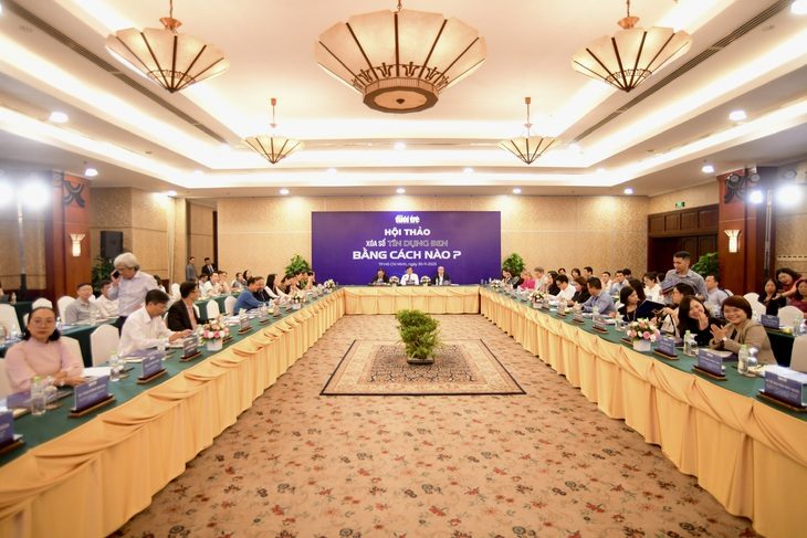 Quang cảnh hội thảo "Xóa sổ tín dụng đen bằng cách nào?" do báo Tuổi Trẻ tổ chức sáng 30-11 - Ảnh: QUANG ĐỊNH